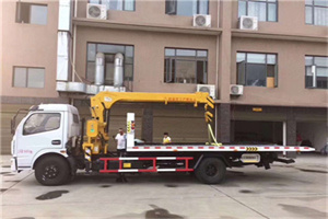 满洲里附近汽车轮胎更换